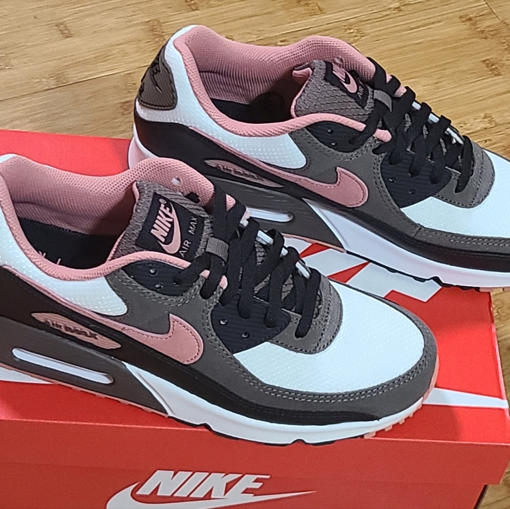 Women's Nike Air Max 90 'Summit White/Black/Red' Mens 9 (New in Box)